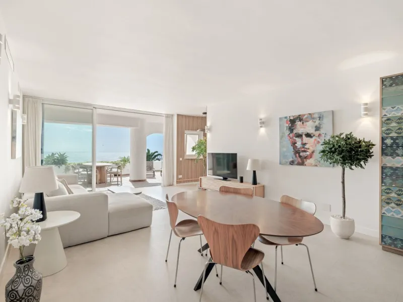 Completely renovated apartment for sale at Torremolinos' most sought-after address.