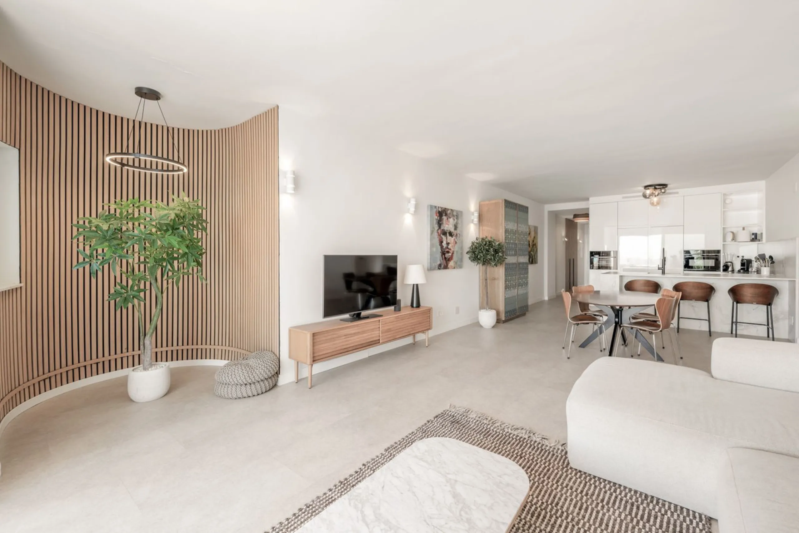 Completely renovated apartment for sale at Torremolinos' most sought-after address.