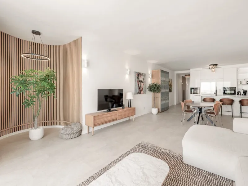 Completely renovated apartment for sale at Torremolinos' most sought-after address.