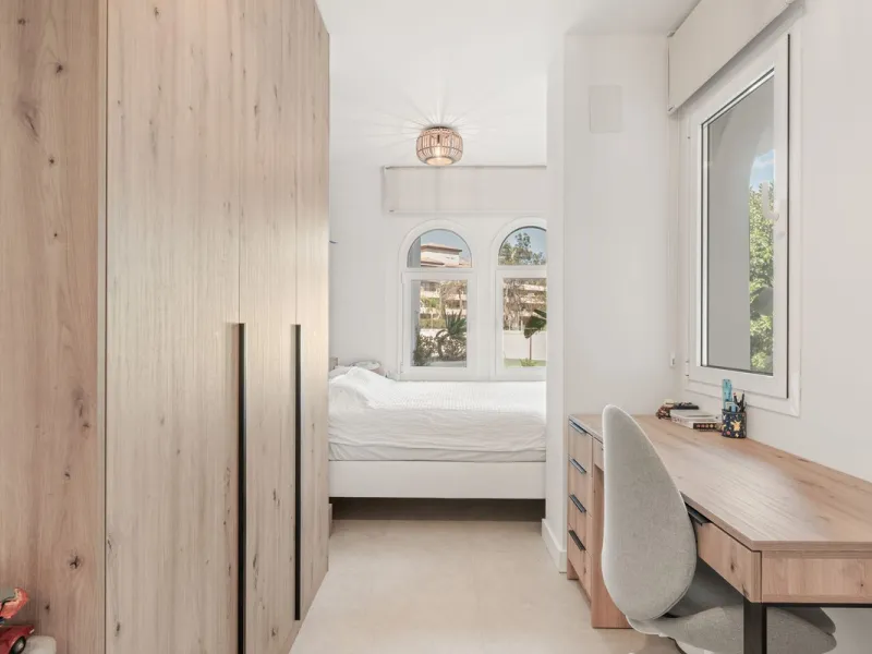 Completely renovated apartment for sale at Torremolinos' most sought-after address.