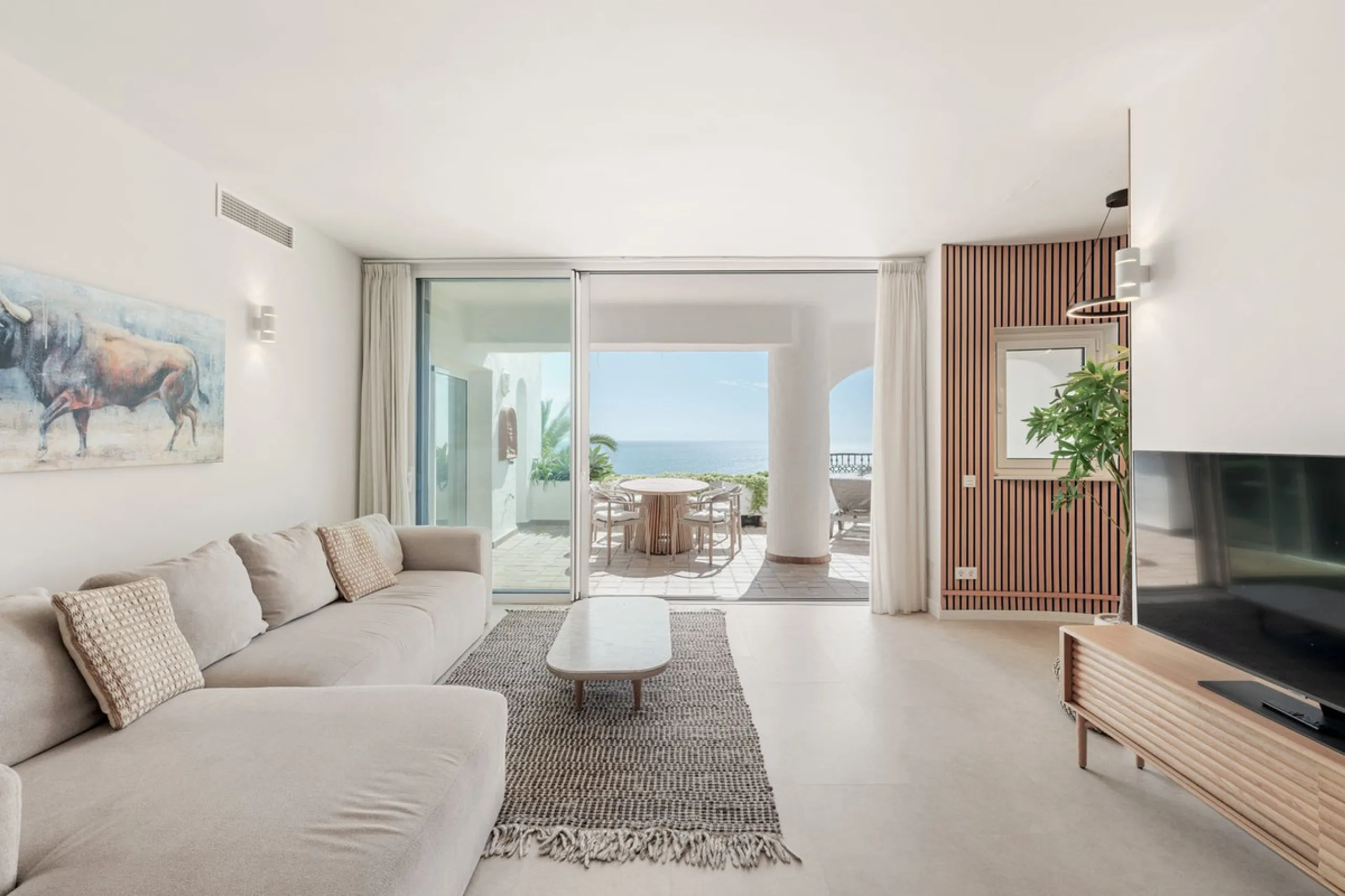 Completely renovated apartment for sale at Torremolinos' most sought-after address.