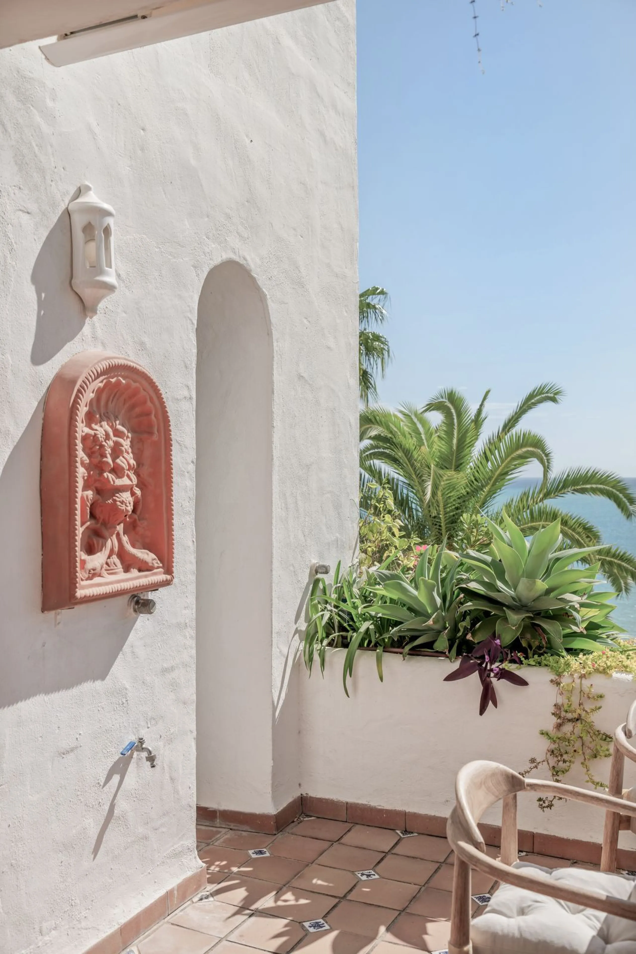 Completely renovated apartment for sale at Torremolinos' most sought-after address.