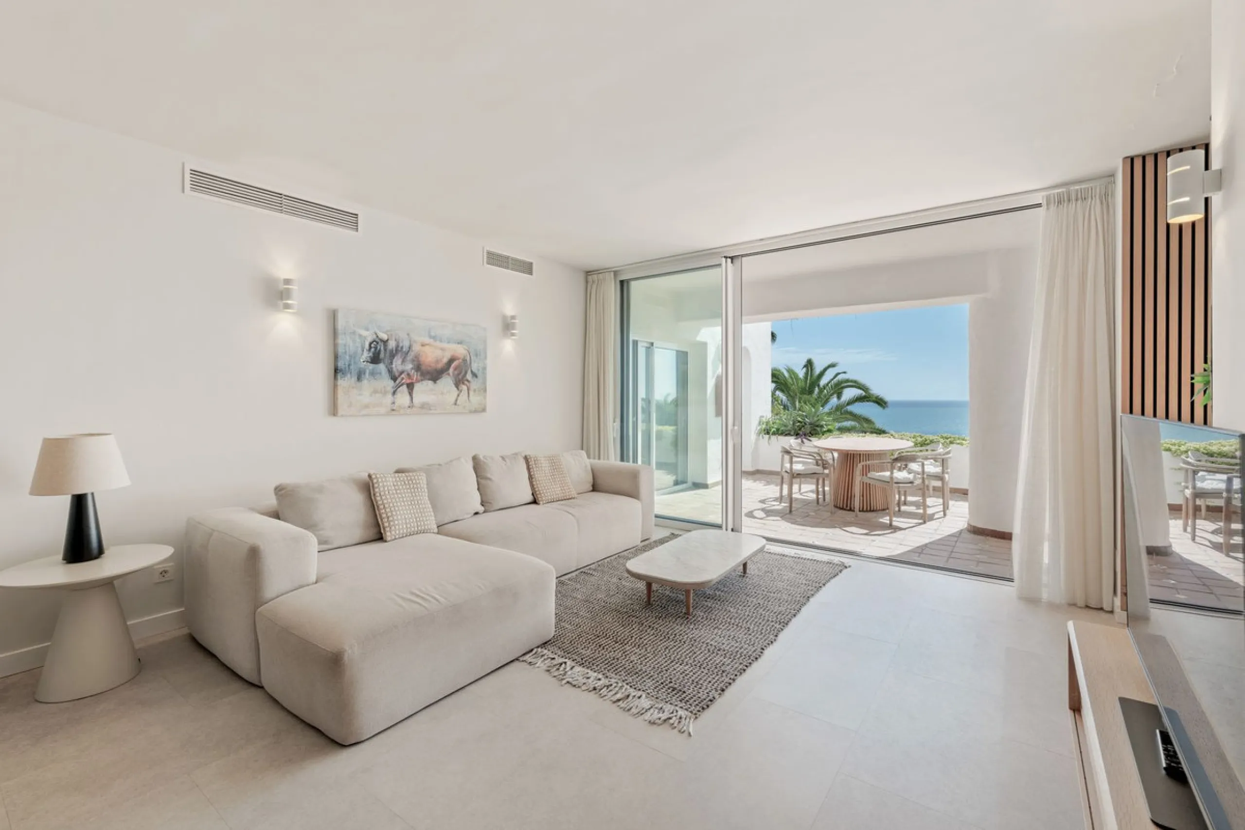 Completely renovated apartment for sale at Torremolinos' most sought-after address.