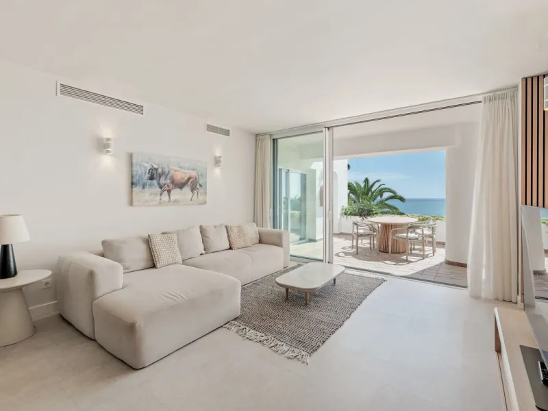 Completely renovated apartment for sale at Torremolinos' most sought-after address.