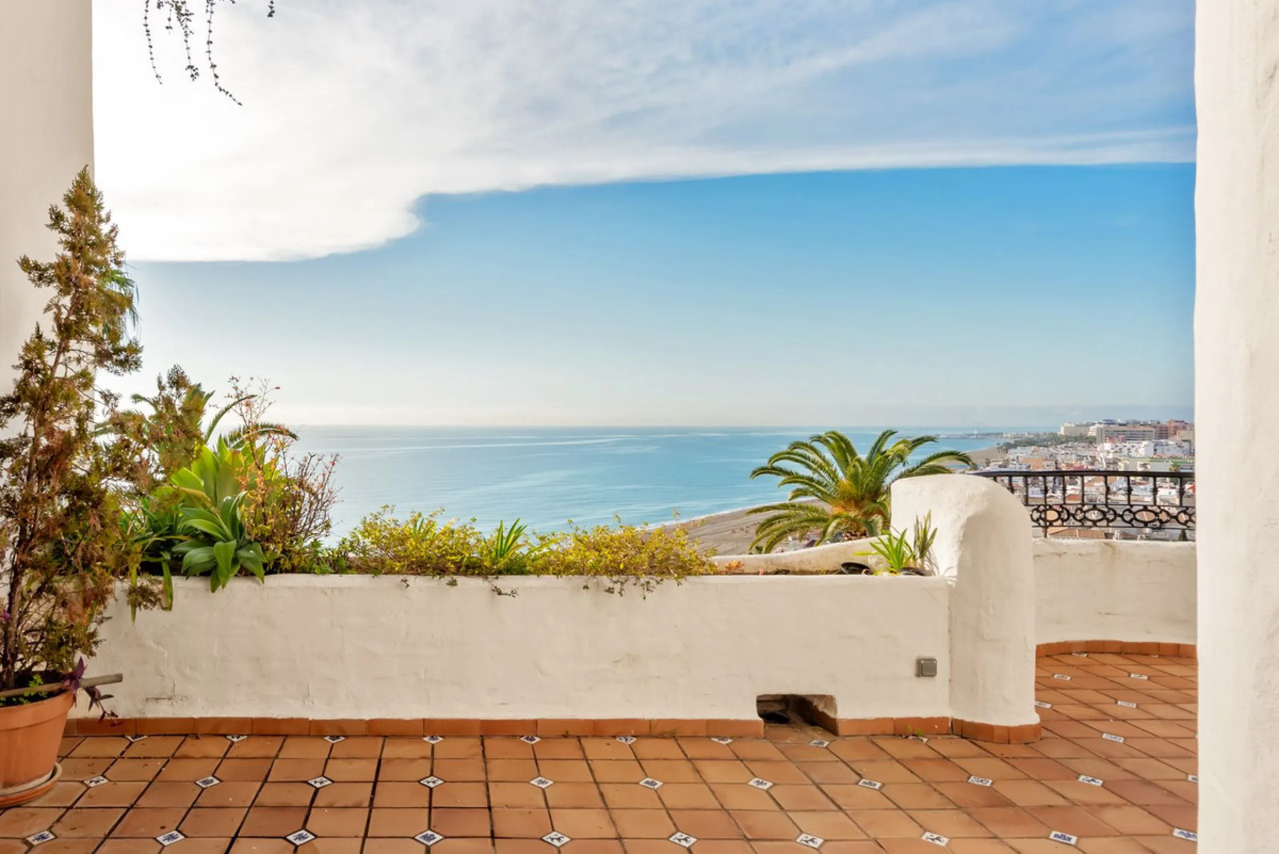 Completely renovated apartment for sale at Torremolinos' most sought-after address.