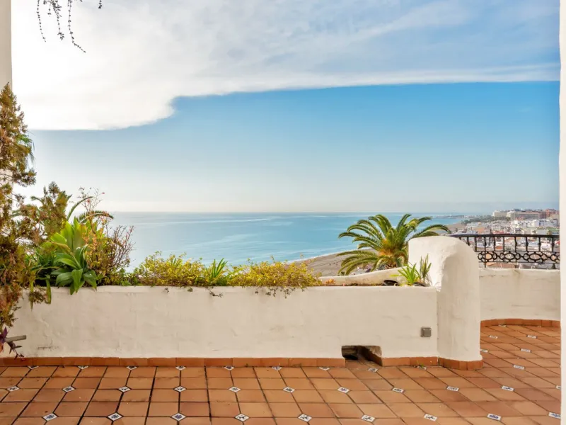 Completely renovated apartment for sale at Torremolinos' most sought-after address.