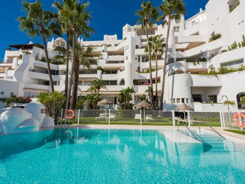 Completely renovated apartment for sale at Torremolinos' most sought-after address.