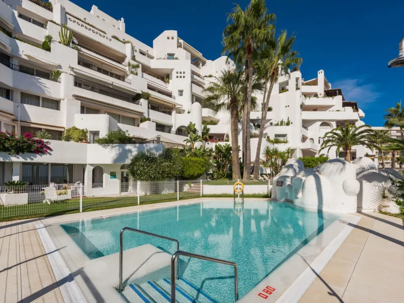 Completely renovated apartment for sale at Torremolinos' most sought-after address.