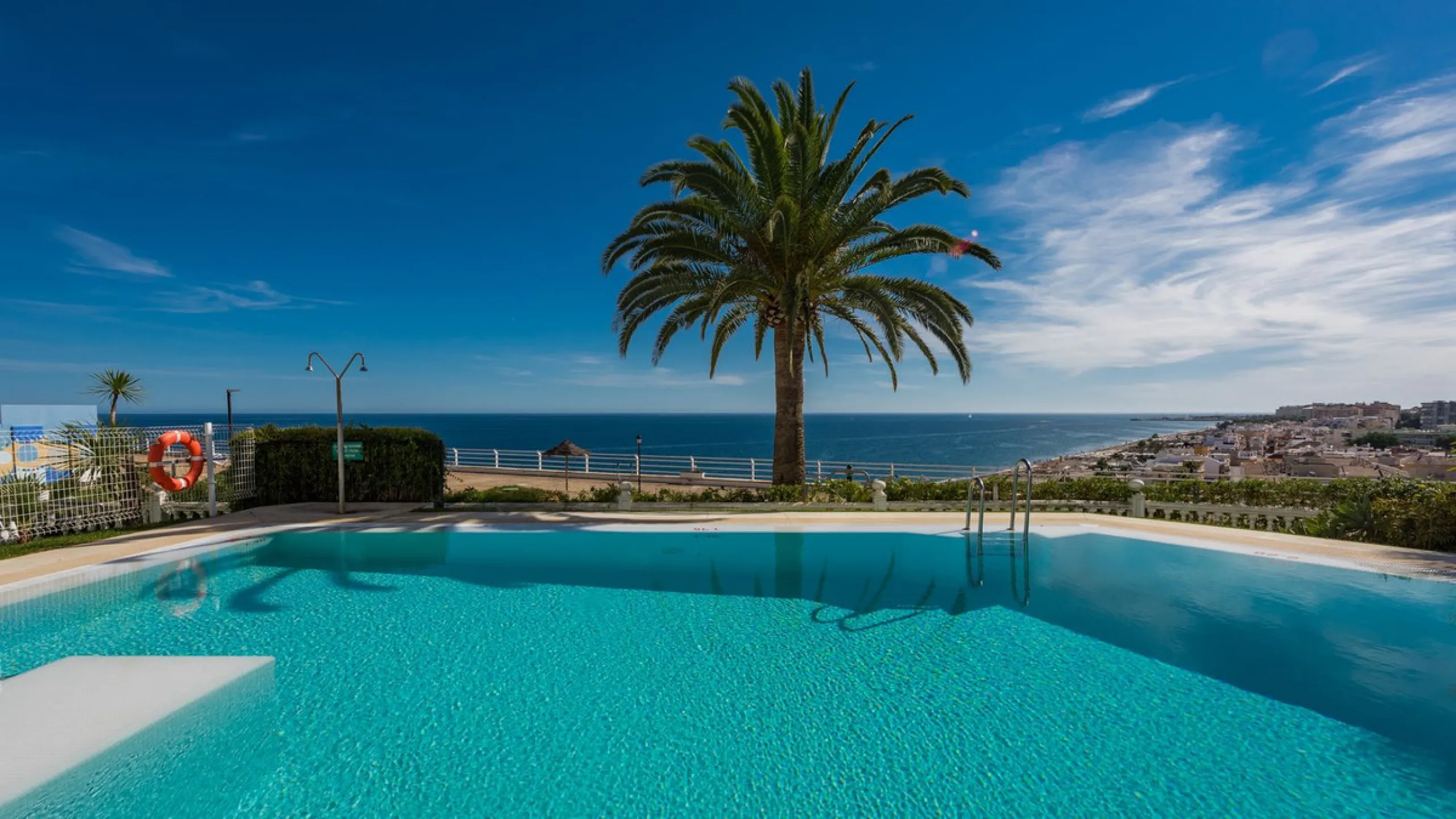 Completely renovated apartment for sale at Torremolinos' most sought-after address.