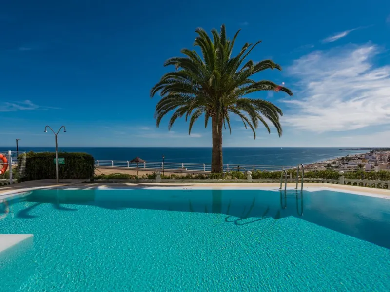 Completely renovated apartment for sale at Torremolinos' most sought-after address.