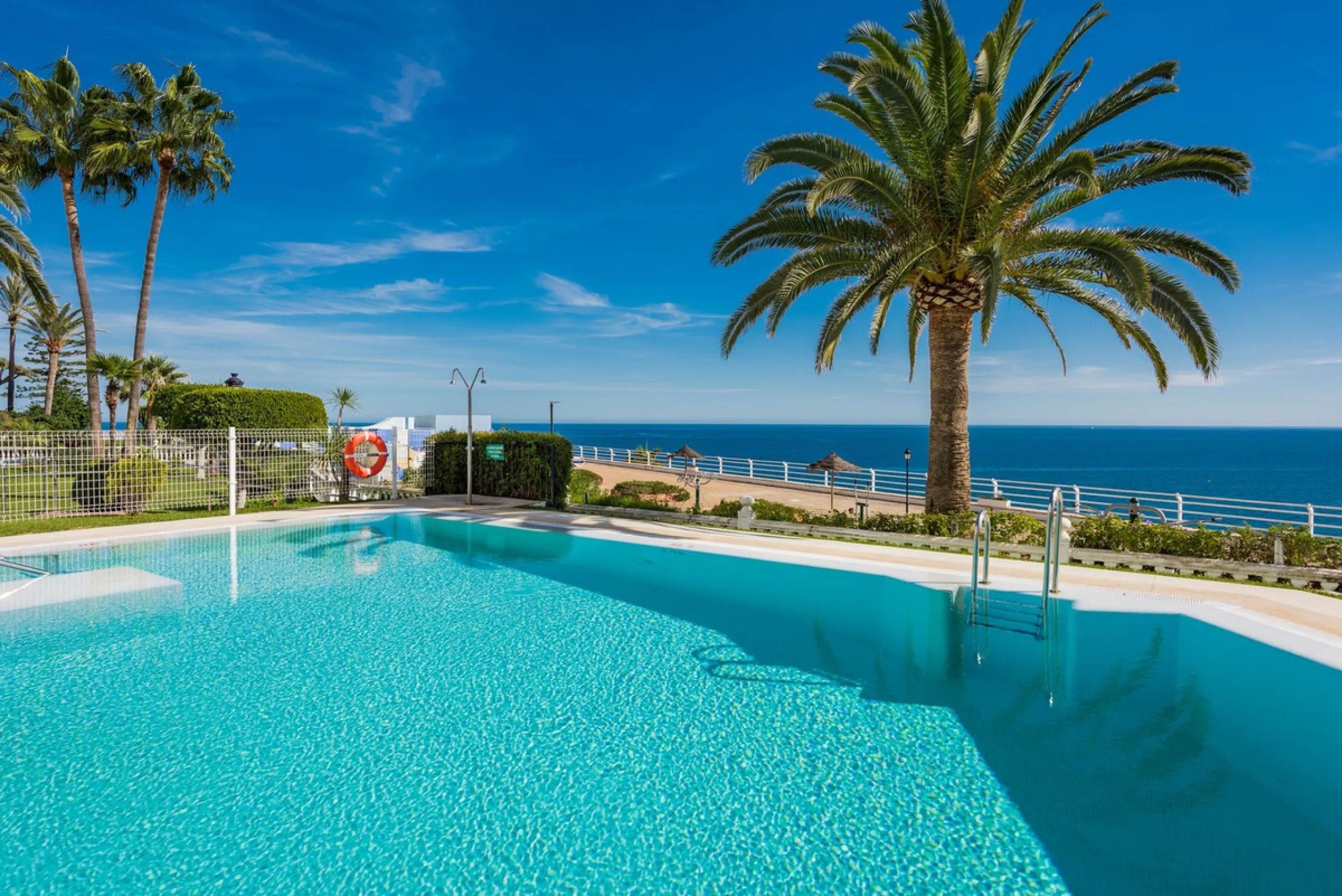 Completely renovated apartment for sale at Torremolinos' most sought-after address.