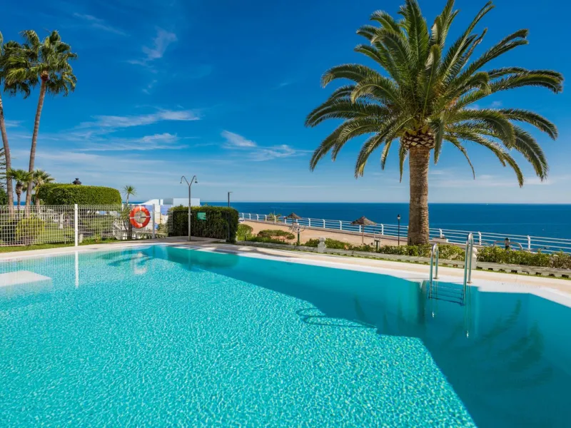 Completely renovated apartment for sale at Torremolinos' most sought-after address.