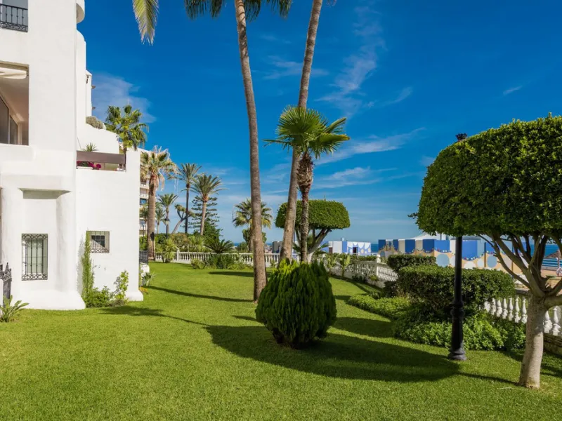 Completely renovated apartment for sale at Torremolinos' most sought-after address.
