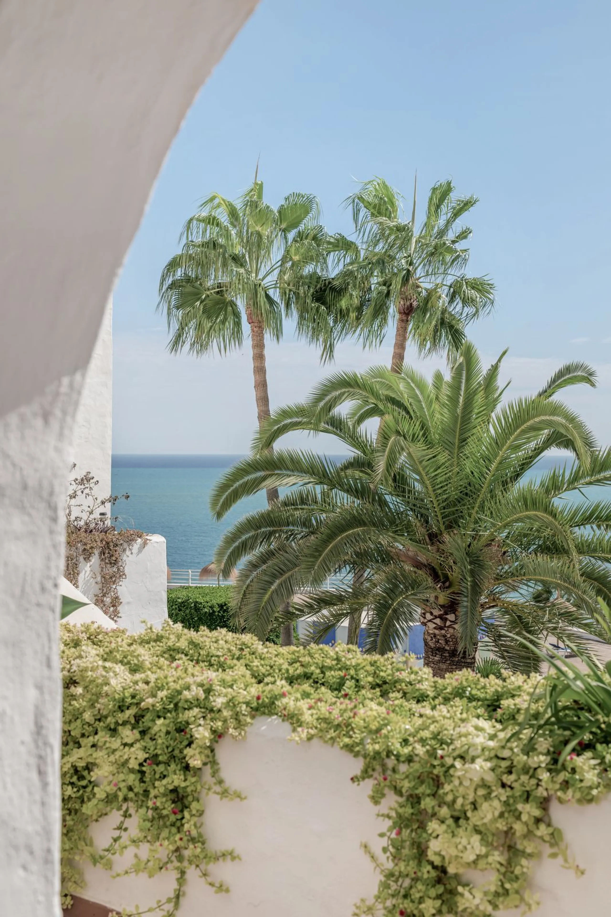 Completely renovated apartment for sale at Torremolinos' most sought-after address.