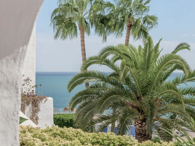 Completely renovated apartment for sale at Torremolinos' most sought-after address.