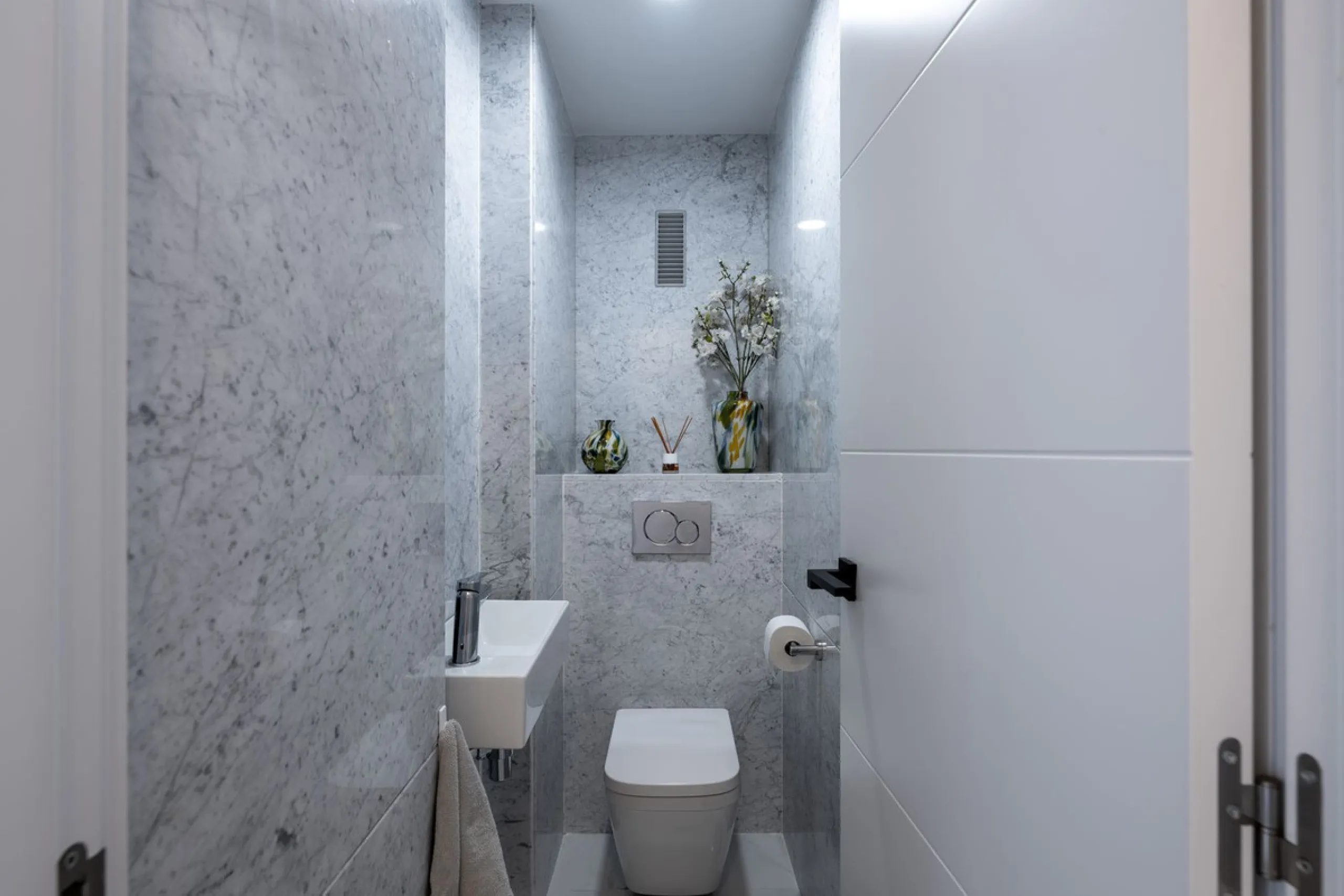 Completely renovated apartment for sale at Torremolinos' most sought-after address.