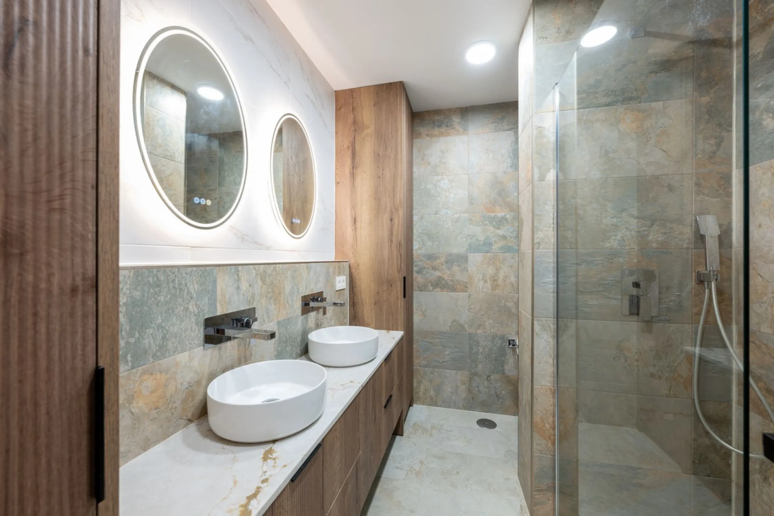 Completely renovated apartment for sale at Torremolinos' most sought-after address.