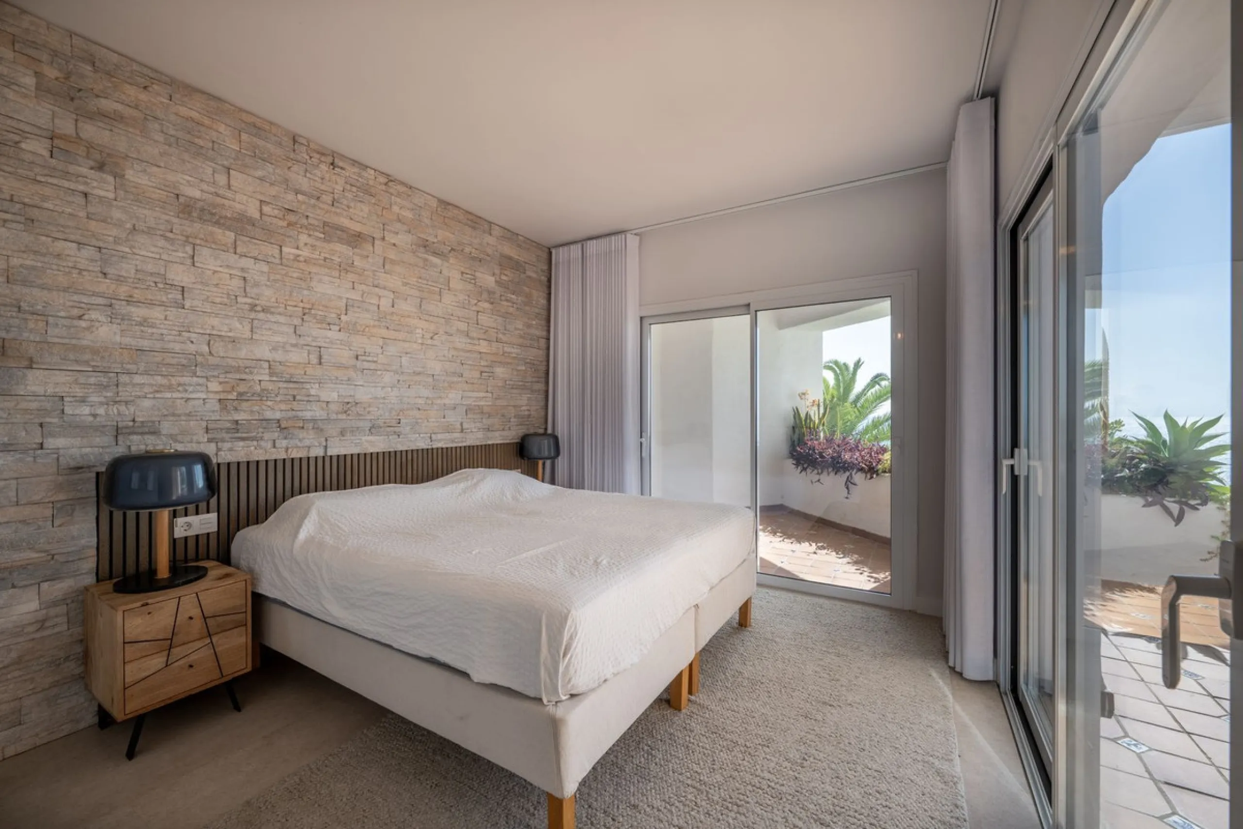 Completely renovated apartment for sale at Torremolinos' most sought-after address.