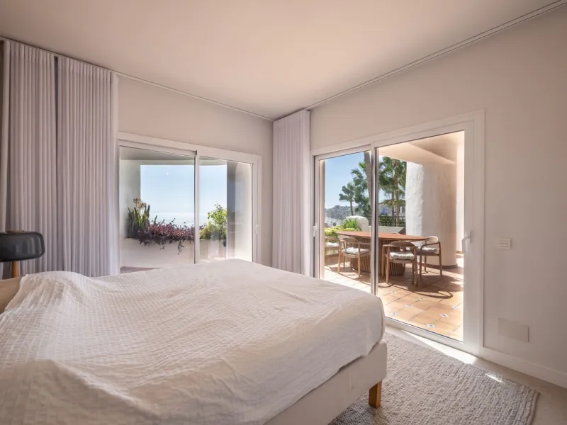 Completely renovated apartment for sale at Torremolinos' most sought-after address.