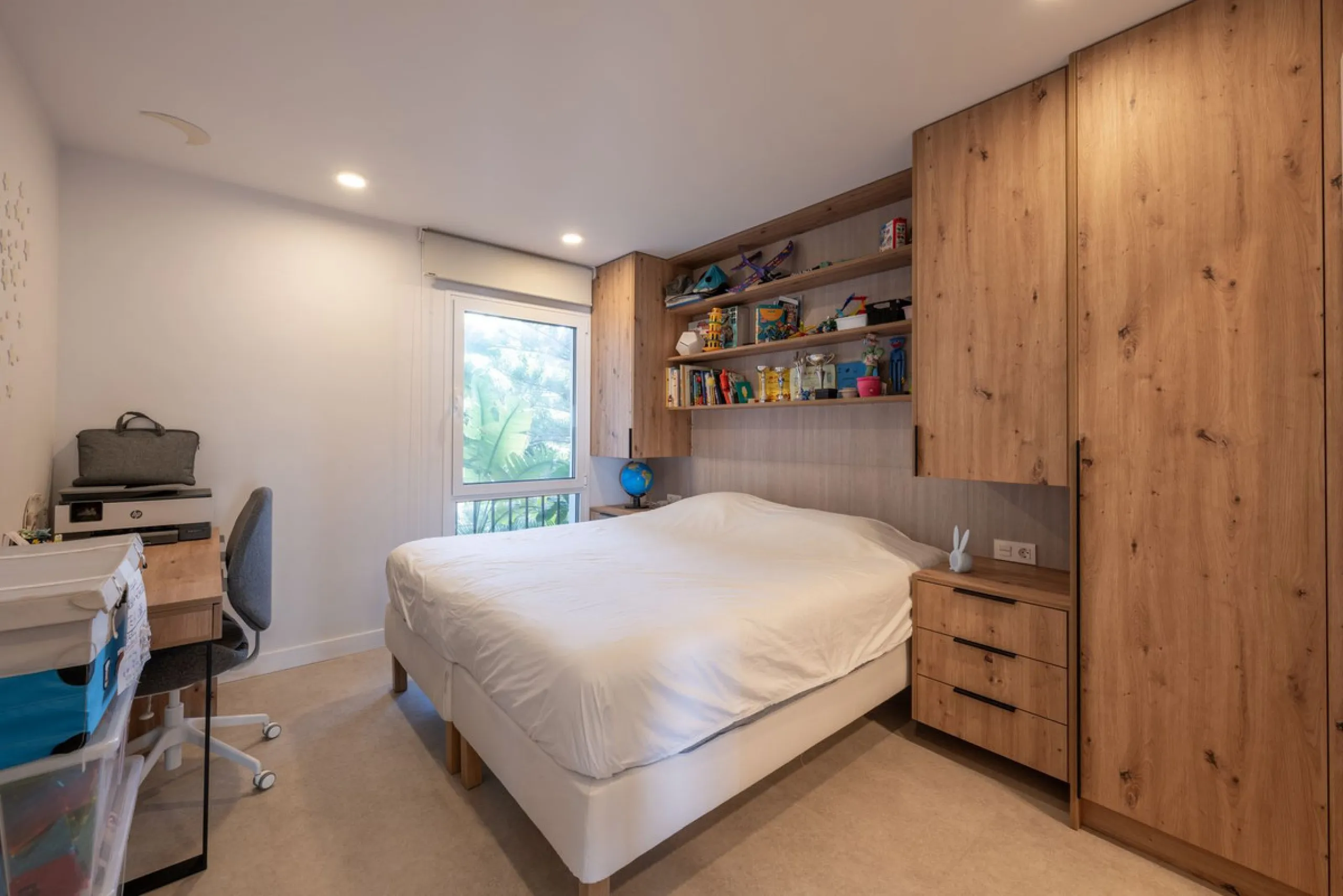 Completely renovated apartment for sale at Torremolinos' most sought-after address.