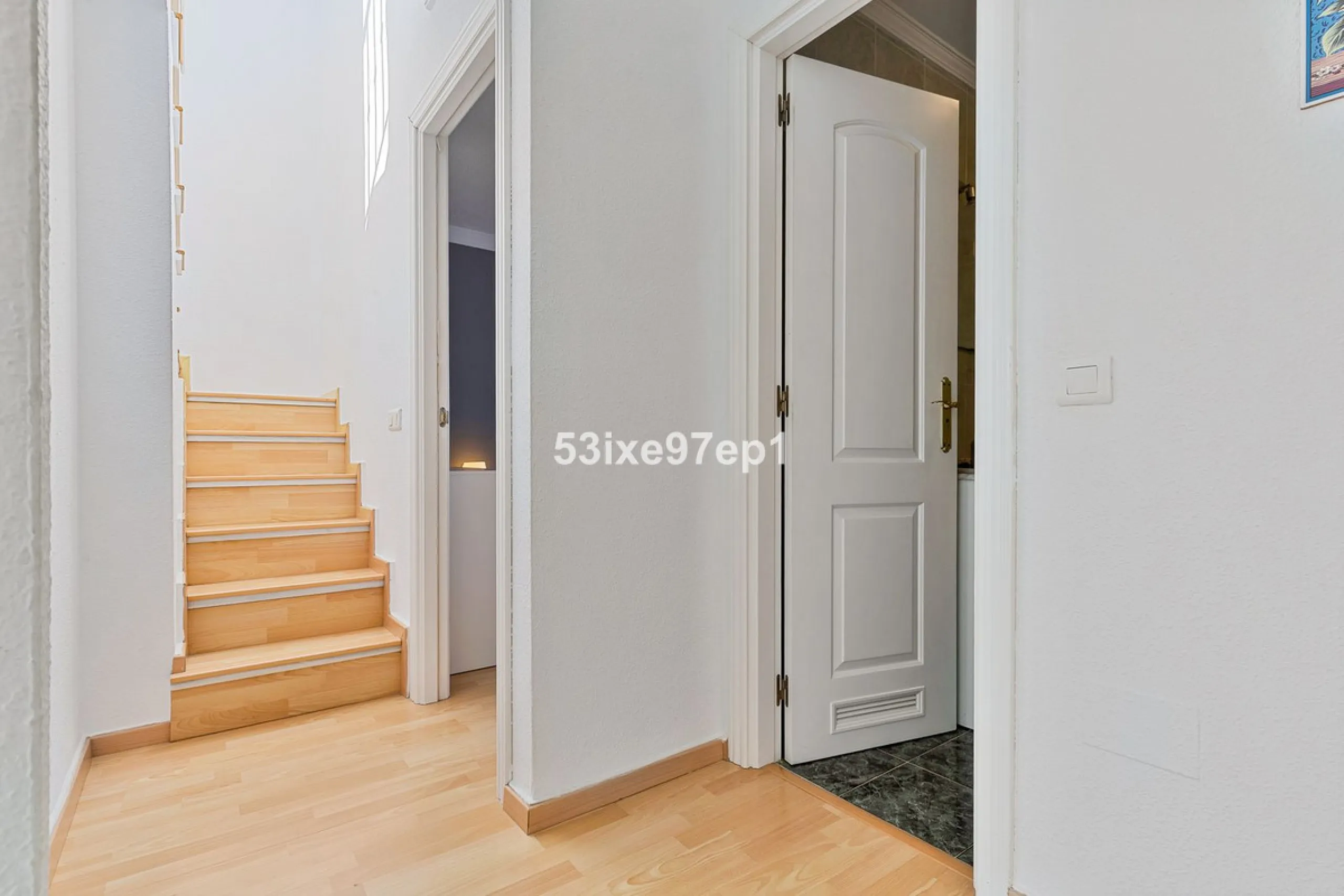 Welcome to this lovely townhouse in a quiet area with fantastic sea views of the entire beach and the port of Fuengirola from the roof terrace!