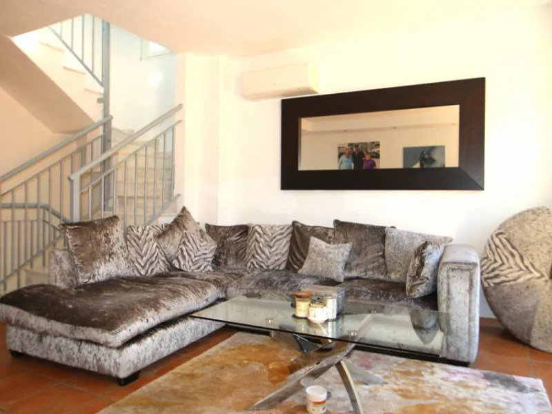 Spacious Semi‑Detached Villa for Sale in Los Pacos, Fuengirola