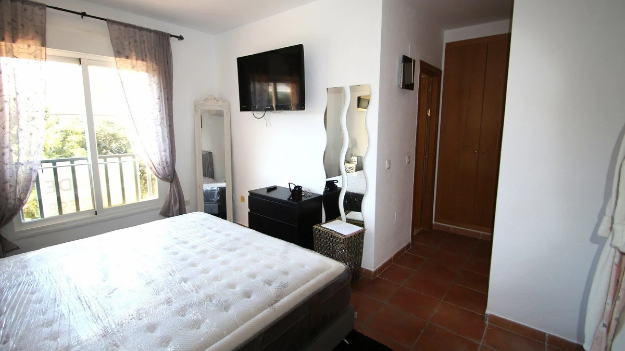 Spacious Semi‑Detached Villa for Sale in Los Pacos, Fuengirola