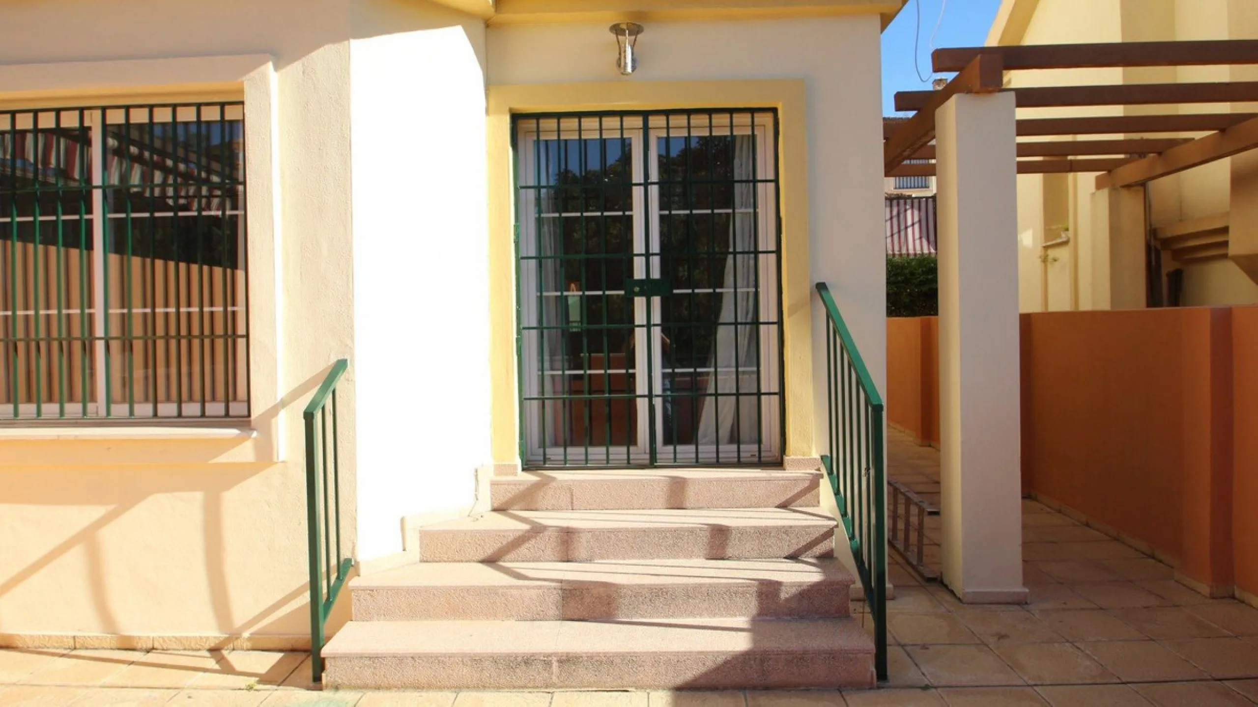 Spacious Semi‑Detached Villa for Sale in Los Pacos, Fuengirola