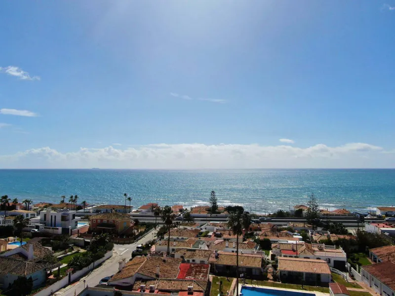 MODERN VILLA WITH SEA VIEWS JUST 200 METERS FROM THE BEACH FOR SALE IN EL CHAPARRAL, MIJAS COSTA
