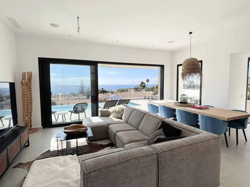 MODERN VILLA WITH SEA VIEWS JUST 200 METERS FROM THE BEACH FOR SALE IN EL CHAPARRAL, MIJAS COSTA