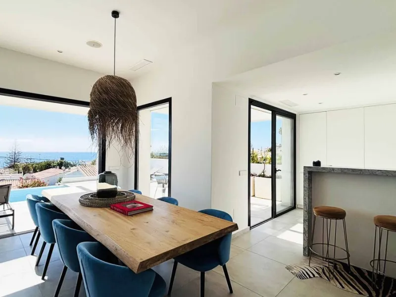 MODERN VILLA WITH SEA VIEWS JUST 200 METERS FROM THE BEACH FOR SALE IN EL CHAPARRAL, MIJAS COSTA