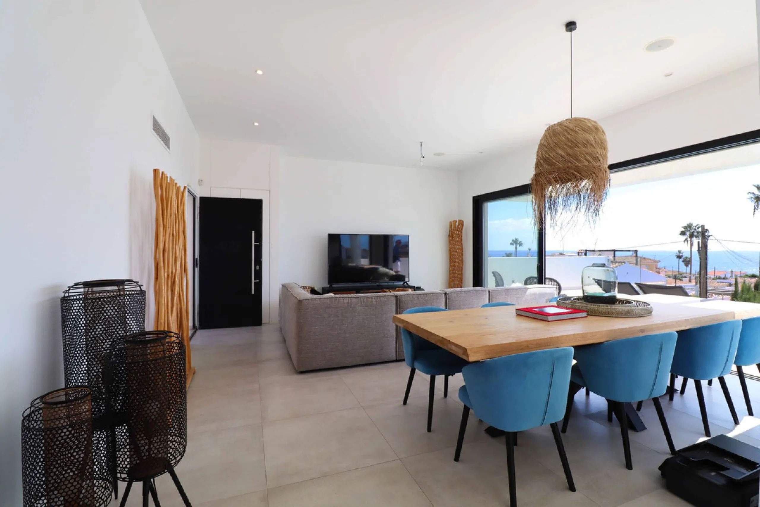 MODERN VILLA WITH SEA VIEWS JUST 200 METERS FROM THE BEACH FOR SALE IN EL CHAPARRAL, MIJAS COSTA