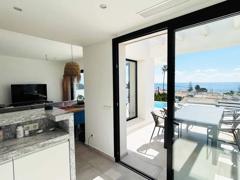 MODERN VILLA WITH SEA VIEWS JUST 200 METERS FROM THE BEACH FOR SALE IN EL CHAPARRAL, MIJAS COSTA