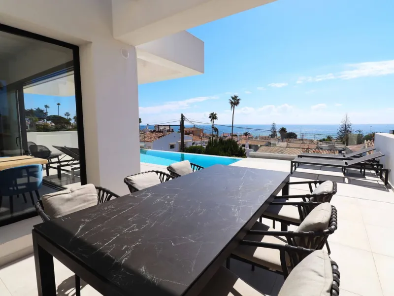 MODERN VILLA WITH SEA VIEWS JUST 200 METERS FROM THE BEACH FOR SALE IN EL CHAPARRAL, MIJAS COSTA