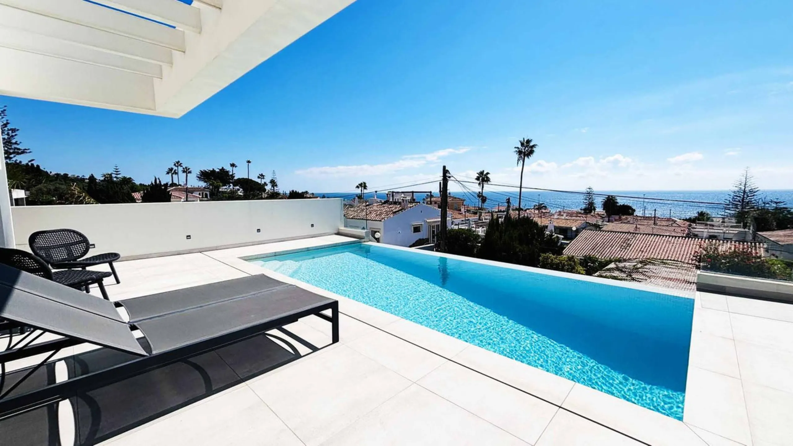 MODERN VILLA WITH SEA VIEWS JUST 200 METERS FROM THE BEACH FOR SALE IN EL CHAPARRAL, MIJAS COSTA