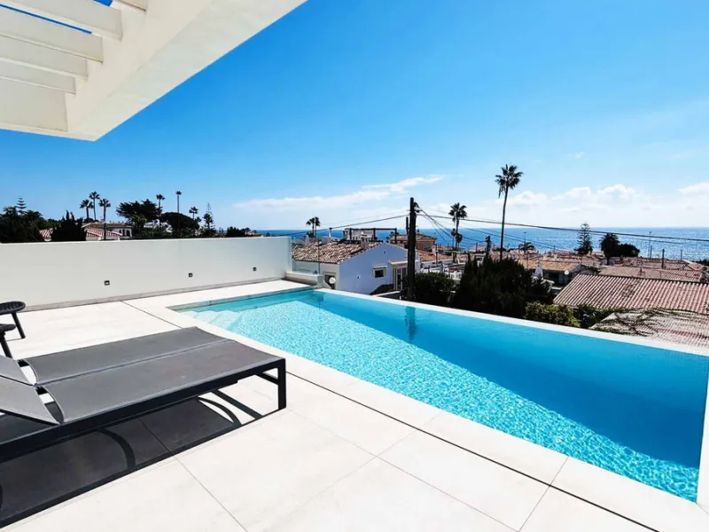 MODERN VILLA WITH SEA VIEWS JUST 200 METERS FROM THE BEACH FOR SALE IN EL CHAPARRAL, MIJAS COSTA