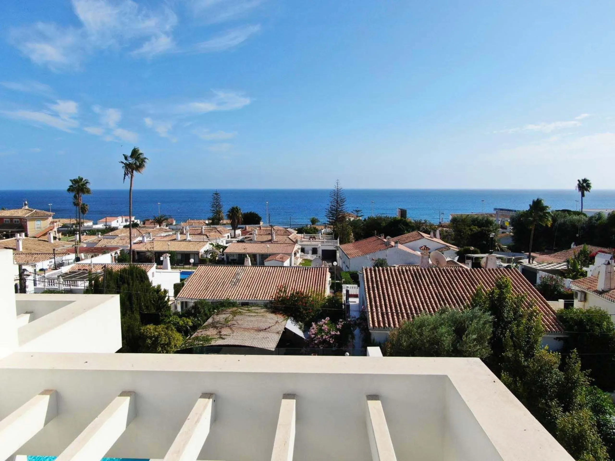 MODERN VILLA WITH SEA VIEWS JUST 200 METERS FROM THE BEACH FOR SALE IN EL CHAPARRAL, MIJAS COSTA