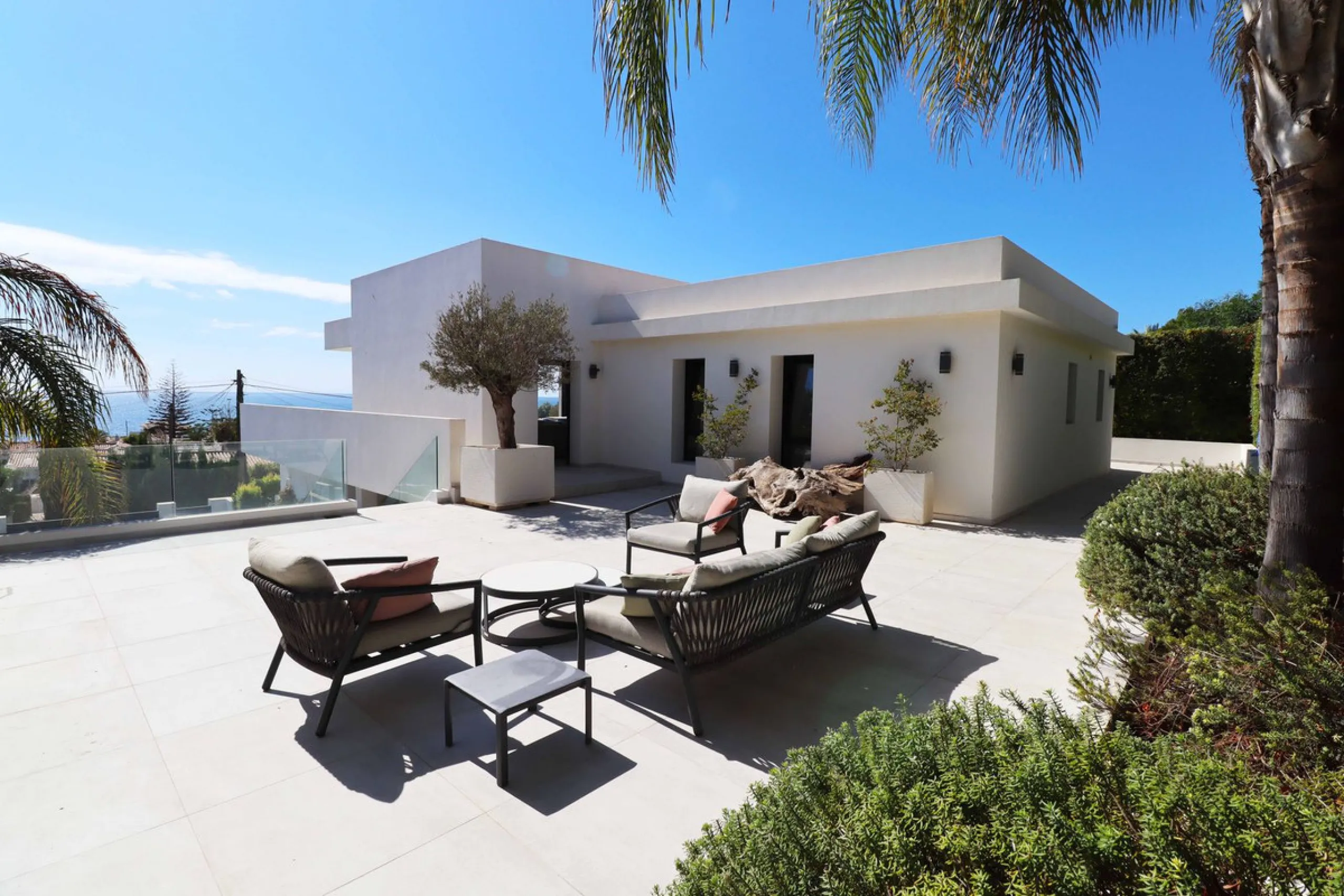 MODERN VILLA WITH SEA VIEWS JUST 200 METERS FROM THE BEACH FOR SALE IN EL CHAPARRAL, MIJAS COSTA