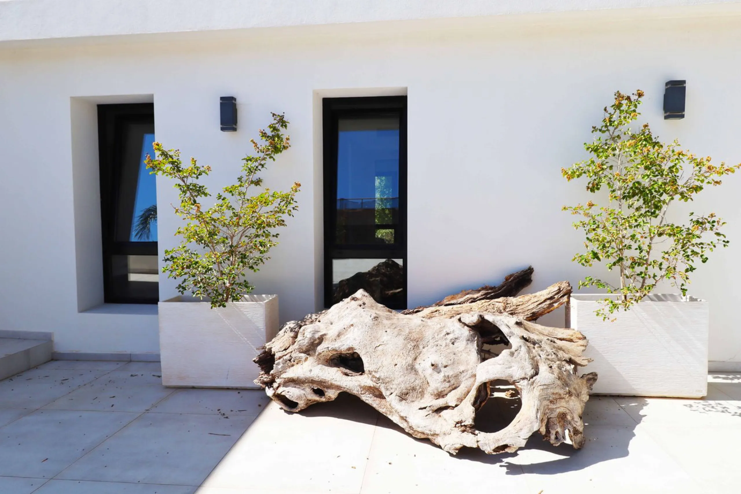 MODERN VILLA WITH SEA VIEWS JUST 200 METERS FROM THE BEACH FOR SALE IN EL CHAPARRAL, MIJAS COSTA