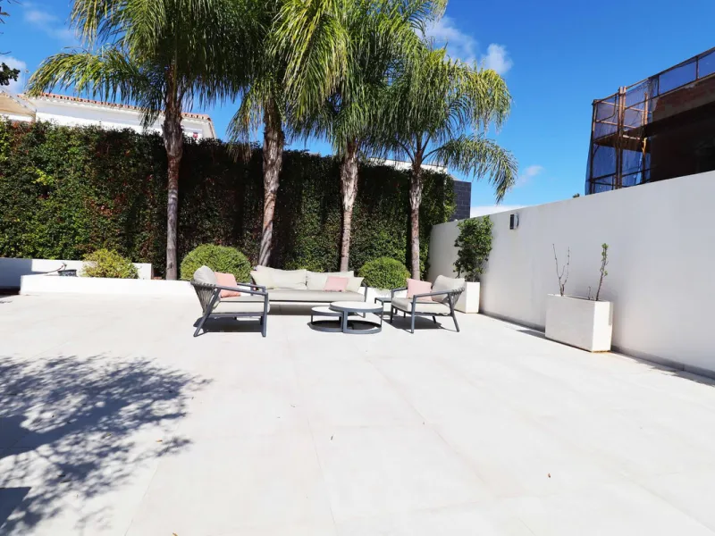 MODERN VILLA WITH SEA VIEWS JUST 200 METERS FROM THE BEACH FOR SALE IN EL CHAPARRAL, MIJAS COSTA