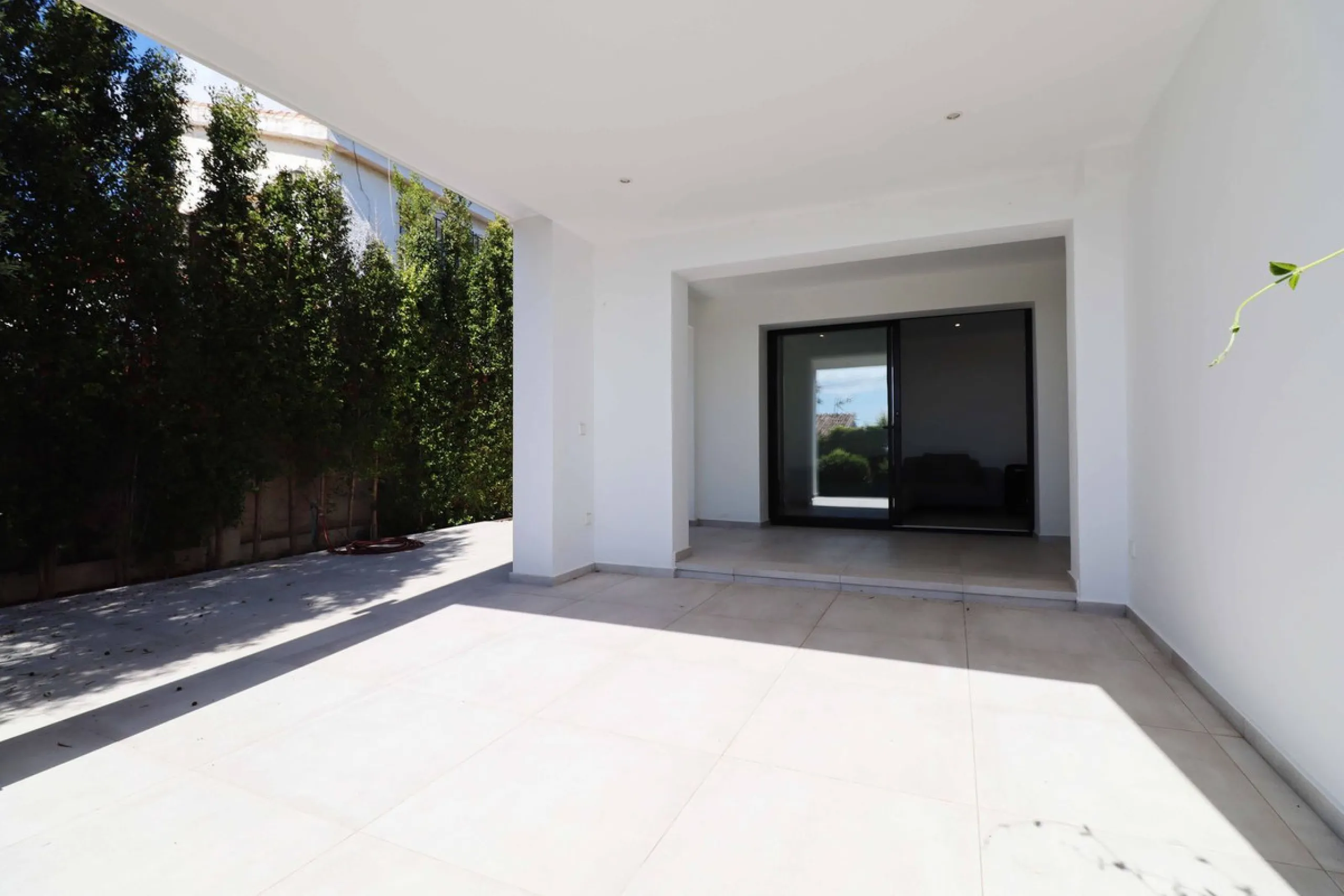 MODERN VILLA WITH SEA VIEWS JUST 200 METERS FROM THE BEACH FOR SALE IN EL CHAPARRAL, MIJAS COSTA
