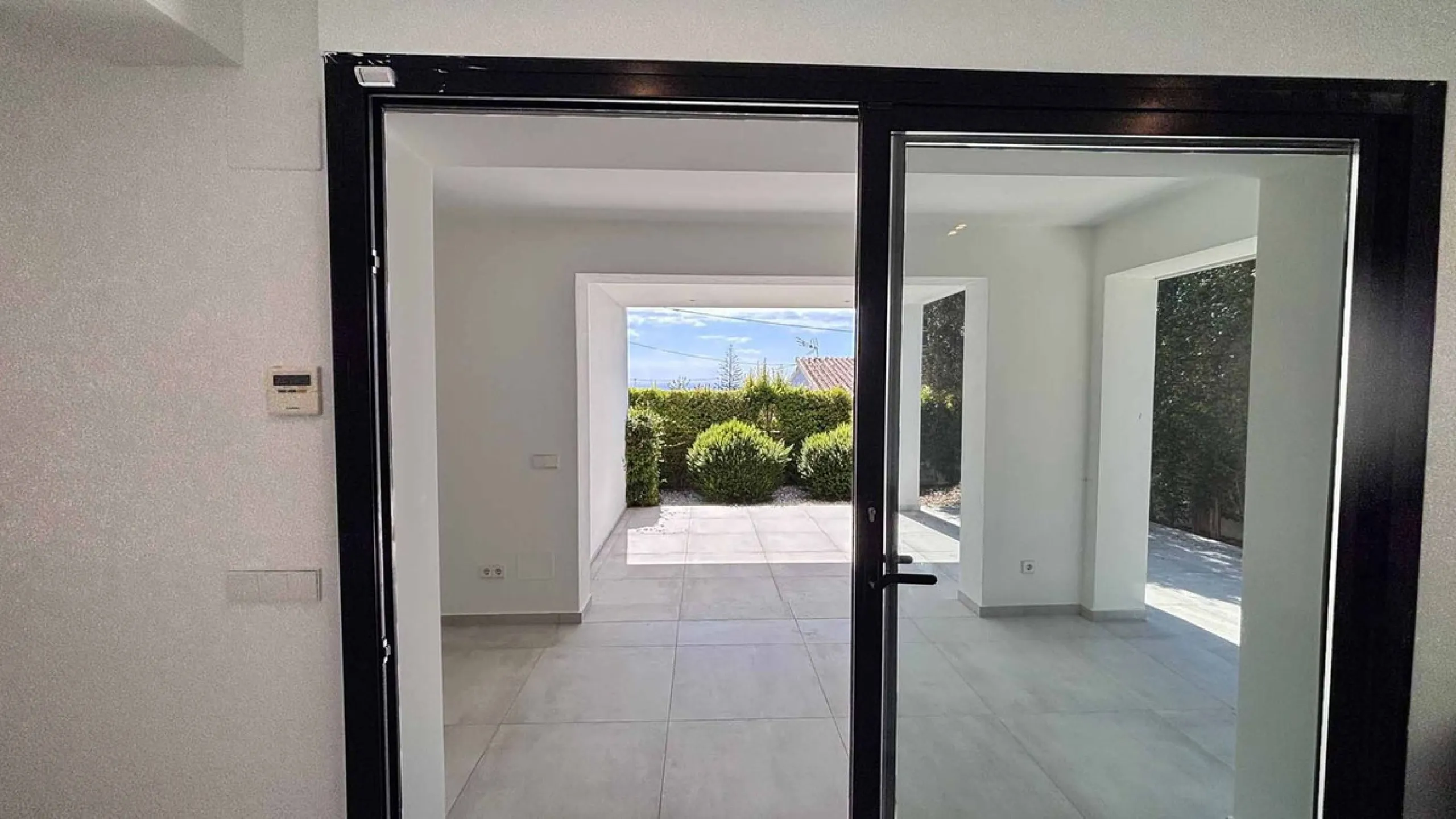 MODERN VILLA WITH SEA VIEWS JUST 200 METERS FROM THE BEACH FOR SALE IN EL CHAPARRAL, MIJAS COSTA
