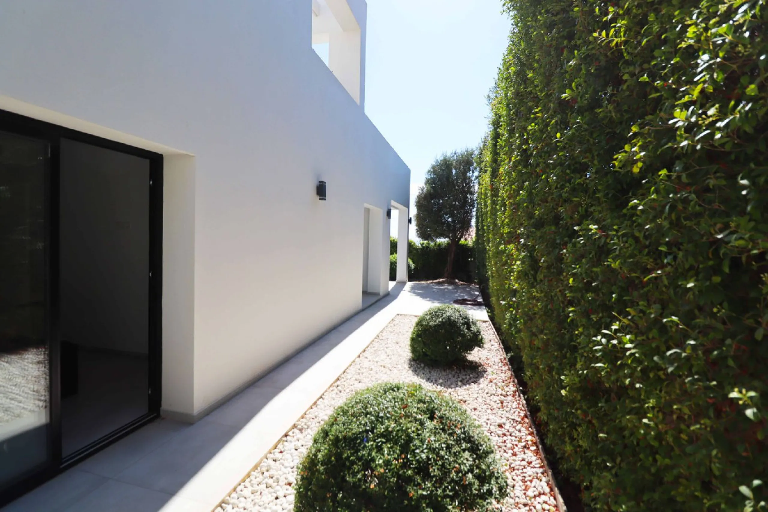 MODERN VILLA WITH SEA VIEWS JUST 200 METERS FROM THE BEACH FOR SALE IN EL CHAPARRAL, MIJAS COSTA