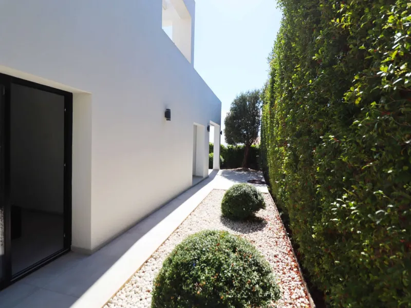 MODERN VILLA WITH SEA VIEWS JUST 200 METERS FROM THE BEACH FOR SALE IN EL CHAPARRAL, MIJAS COSTA