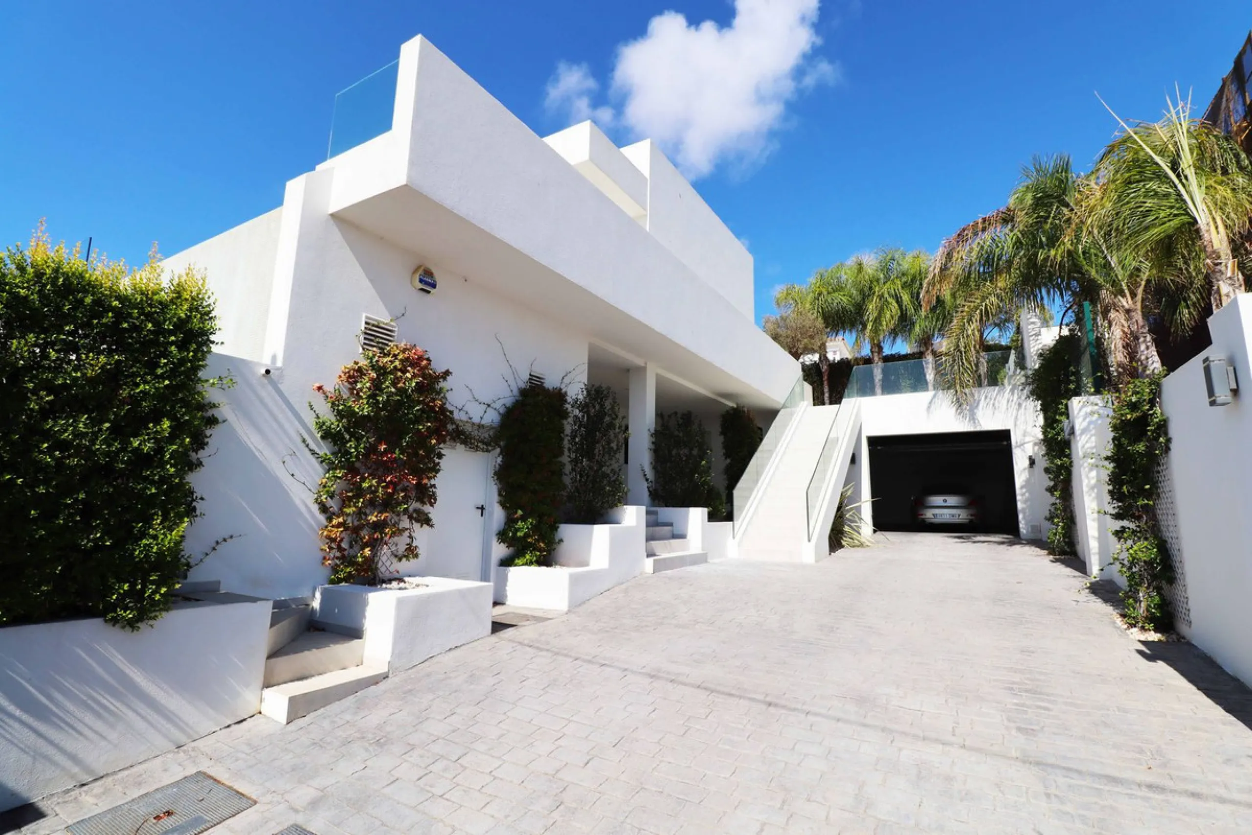 MODERN VILLA WITH SEA VIEWS JUST 200 METERS FROM THE BEACH FOR SALE IN EL CHAPARRAL, MIJAS COSTA