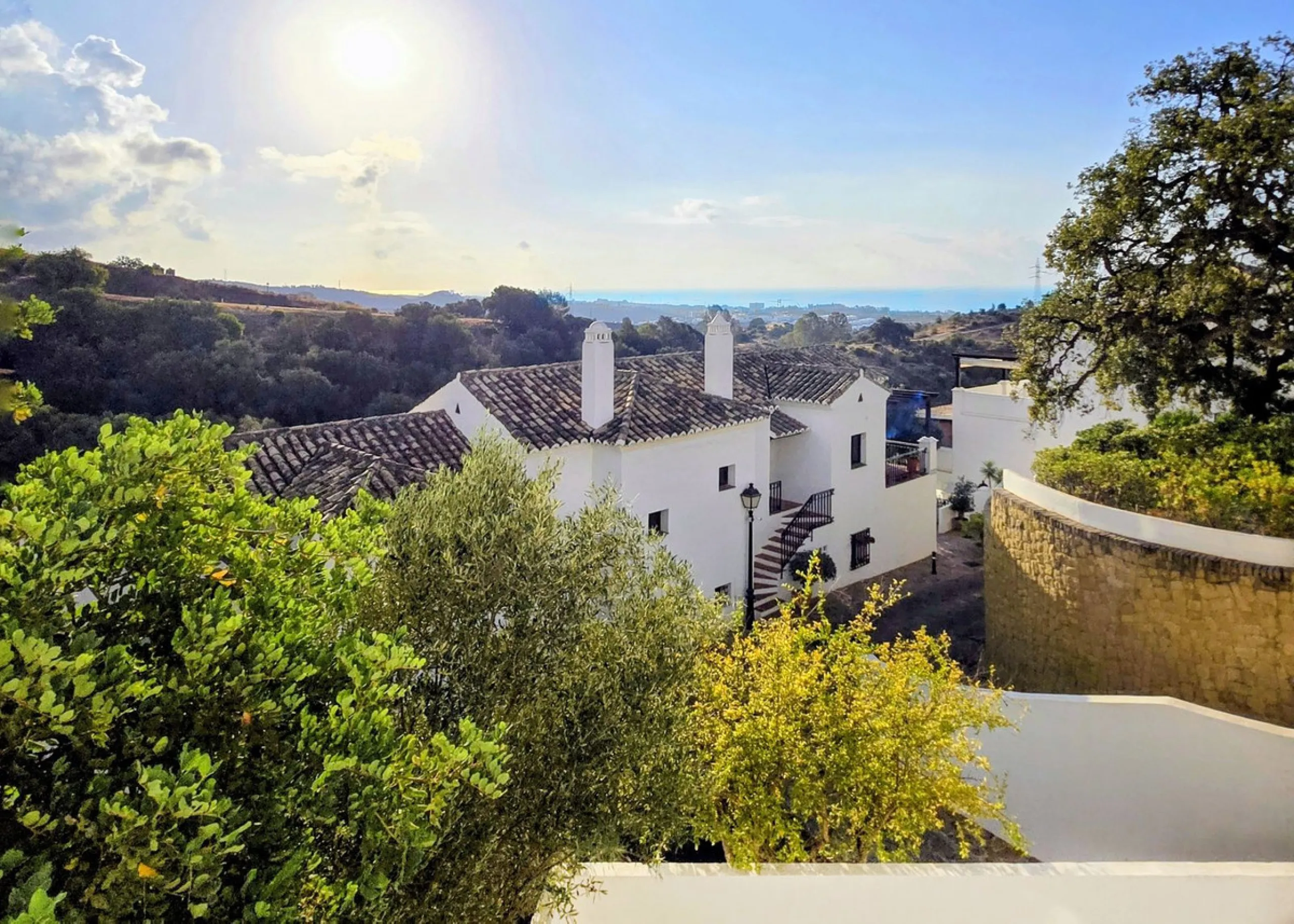 This elegant, partly furnished, and move-in-ready penthouse duplex in Pueblo Los Monteros is located in Altos de Los Monteros. It combines luxury and comfort in one of Marbella's most sought-after neighbourhoods.