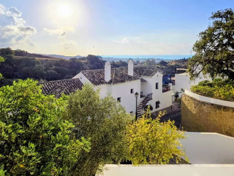 This elegant, partly furnished, and move-in-ready penthouse duplex in Pueblo Los Monteros is located in Altos de Los Monteros. It combines luxury and comfort in one of Marbella's most sought-after neighbourhoods.