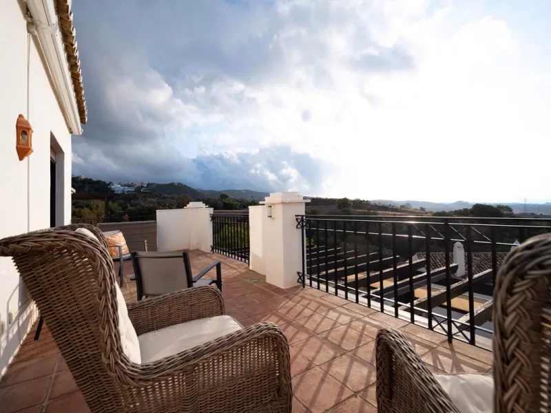 This elegant, partly furnished, and move-in-ready penthouse duplex in Pueblo Los Monteros is located in Altos de Los Monteros. It combines luxury and comfort in one of Marbella's most sought-after neighbourhoods.