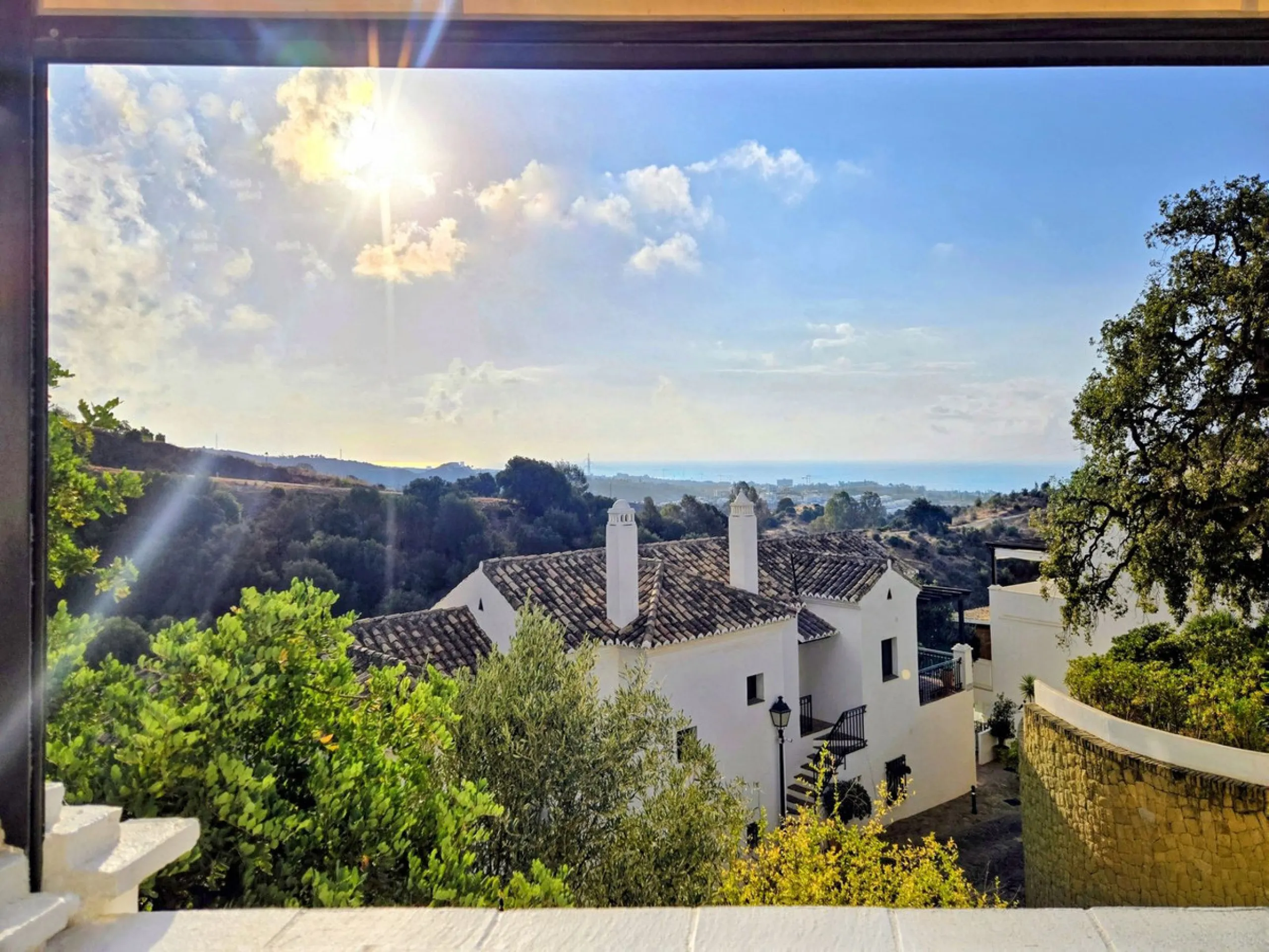 This elegant, partly furnished, and move-in-ready penthouse duplex in Pueblo Los Monteros is located in Altos de Los Monteros. It combines luxury and comfort in one of Marbella's most sought-after neighbourhoods.