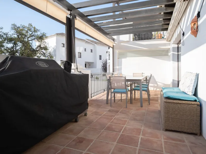 This elegant, partly furnished, and move-in-ready penthouse duplex in Pueblo Los Monteros is located in Altos de Los Monteros. It combines luxury and comfort in one of Marbella's most sought-after neighbourhoods.
